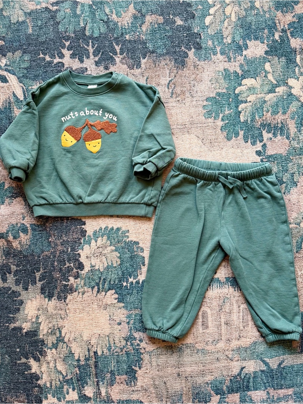 H&M Baby Nuts About You Acorn Patch Crewneck & Sweatpants Set in Green - 18M